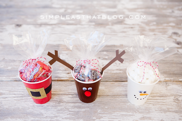 Simple Christmas Treat Cups - quick and inexpensive fun for the kids this holiday season! These cute cups are perfect for party favours, classroom treats and make an easy holiday craft! 