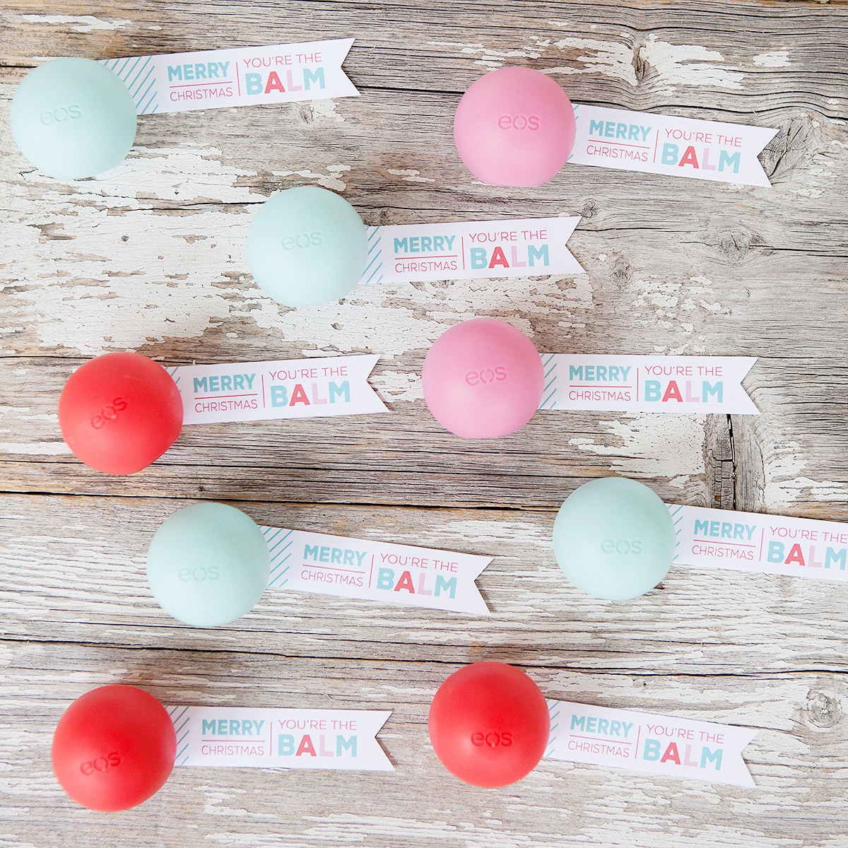 Homemade Lip Balm Recipe & Printable Labels {DIY Gift} 