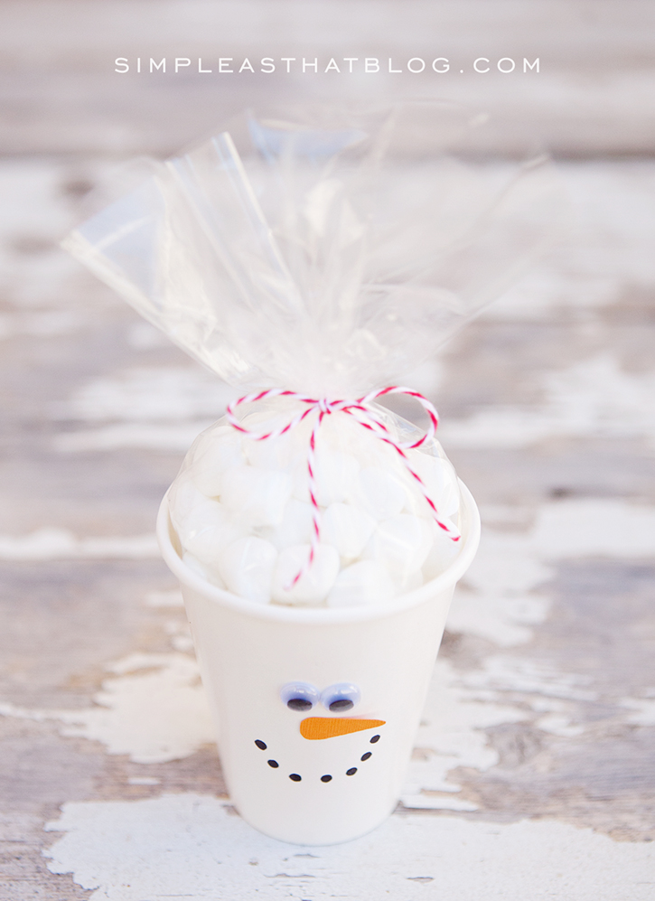 Simple Christmas Treat Cups - quick and inexpensive fun for the kids this holiday season! These cute cups are perfect for party favours, classroom treats and double as an easy holiday craft!