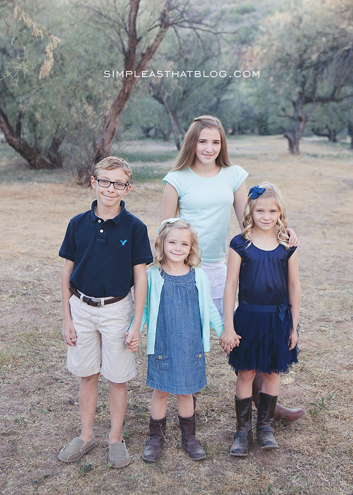 5 quick tips for Taking your own family photos - save time / money this year and get a great shot for your holiday cards!