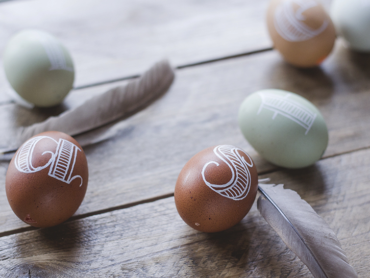 Beautiful Easter egg decor - techniques for hand lettering on eggs