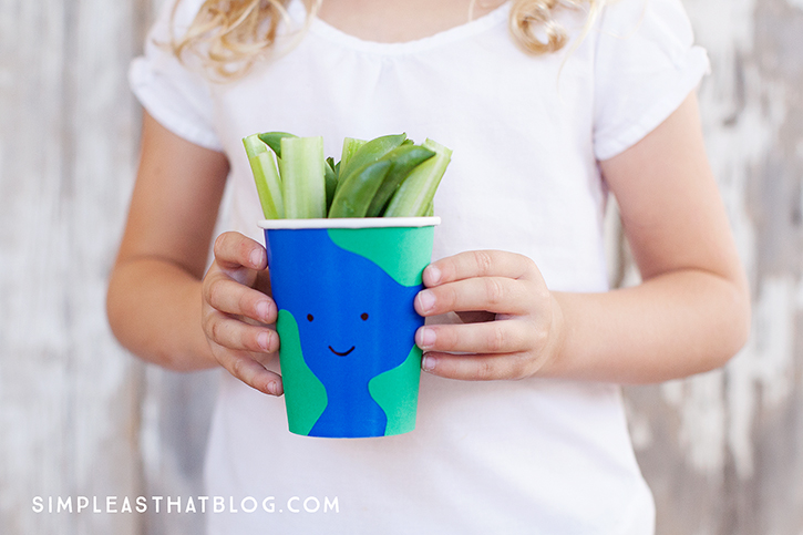 Go green this Earth Day! Make these easy Earth Day snack cups and enjoy 10 healthy, green snack ideas!