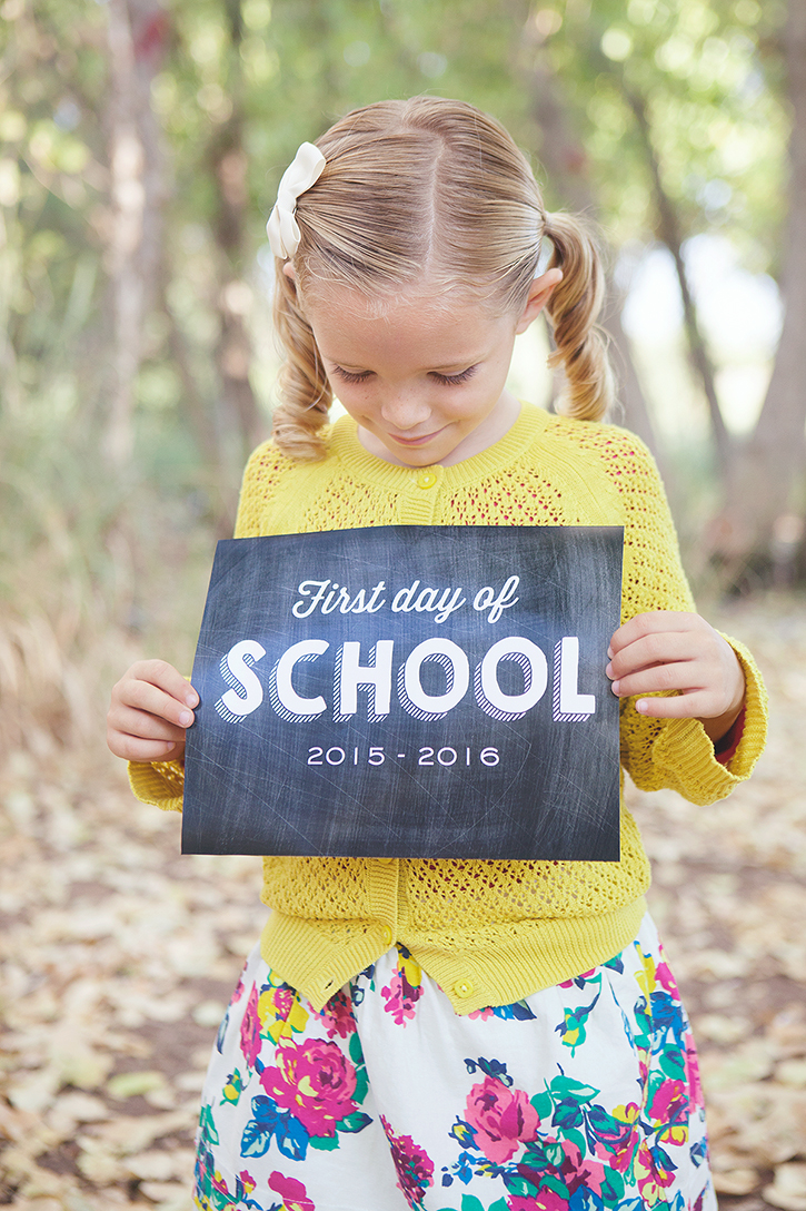 Capture memorable back to school photos with these quick tips and our FREE printable back to school sign!