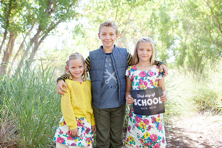 Capture memorable back to school photos with these quick tips and our FREE printable back to school sign!