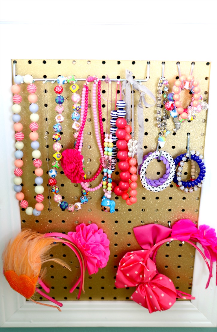 The perfect Christmas gift, DIY Girls jewelry Board.