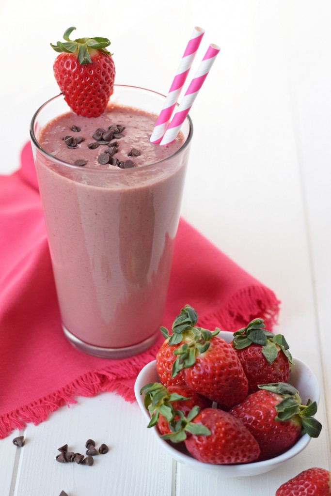 Chocolate Covered Strawberry Smoothie: All the flavor of a chocolate covered strawberry in a smoothie that's healthy enough for breakfast!
