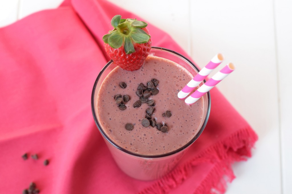 Chocolate Covered Strawberry Smoothie: All the flavor of a chocolate covered strawberry in a smoothie that's healthy enough for breakfast!