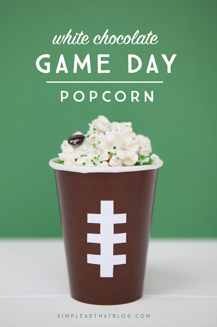 Looking for a treat to make for game day weekend? You'll score big points with this white chocolate game day popcorn and DIY football snack cups.