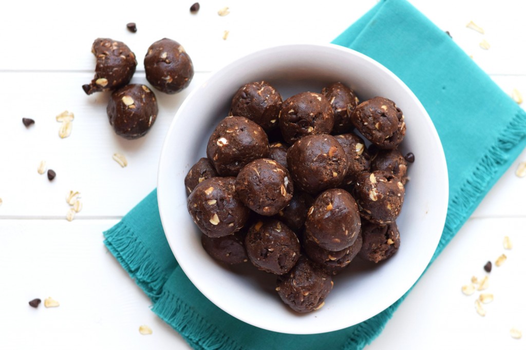 No Bake Chocolate Energy Bites - The perfect healthy, high protein, low sugar snack that tastes like dessert!