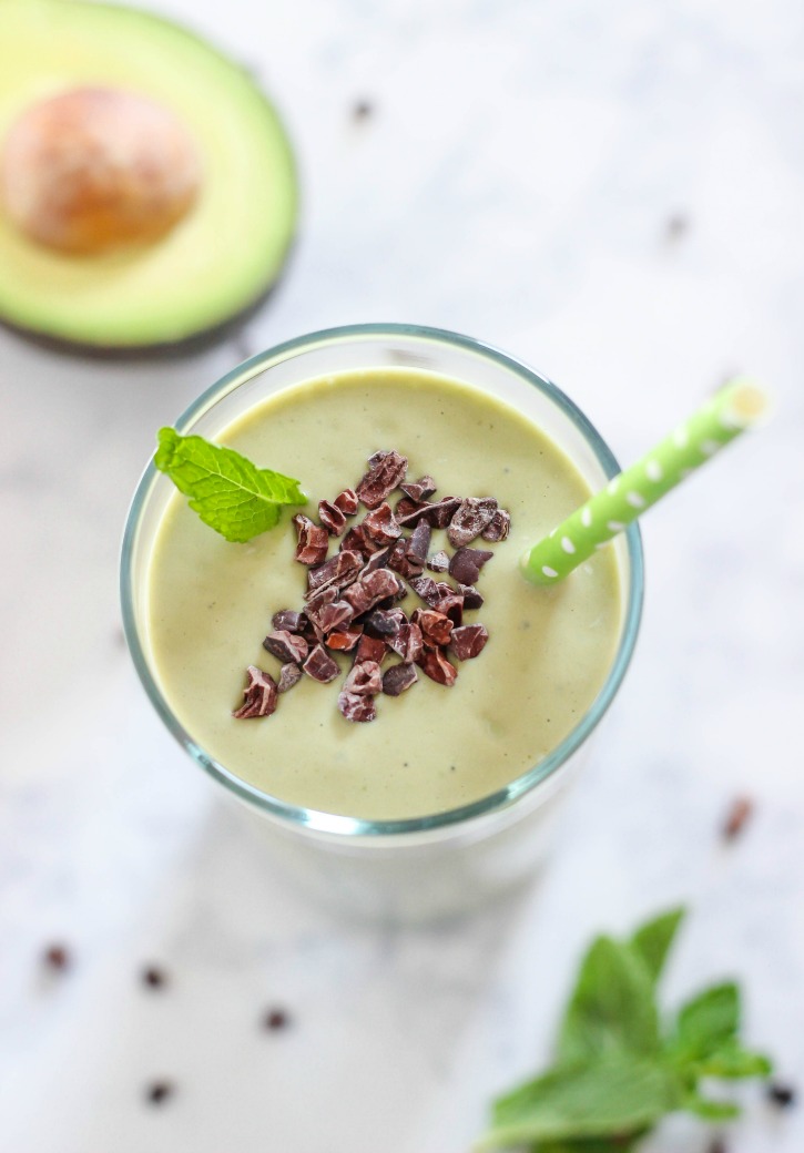 Mint Chocolate Protein Smoothie - a delicious green smoothie recipe packed with protein that keeps you satisfied for hours. 