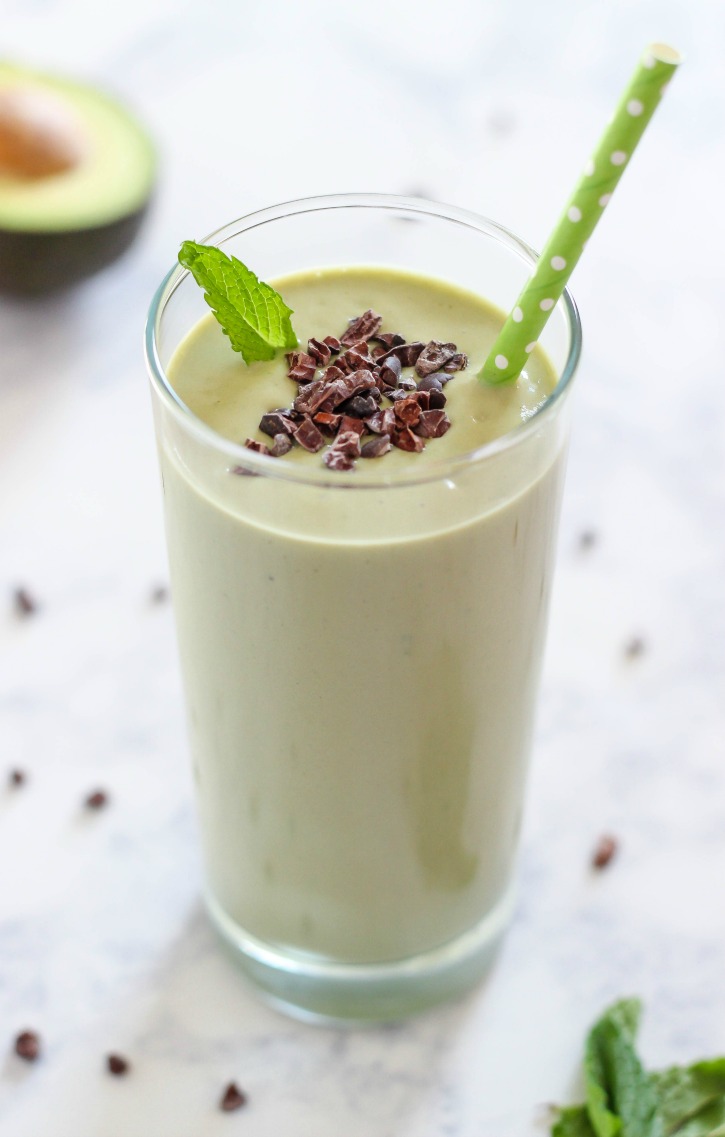 Mint Chocolate Protein Smoothie - a delicious green smoothie recipe packed with protein that keeps you satisfied for hours. 
