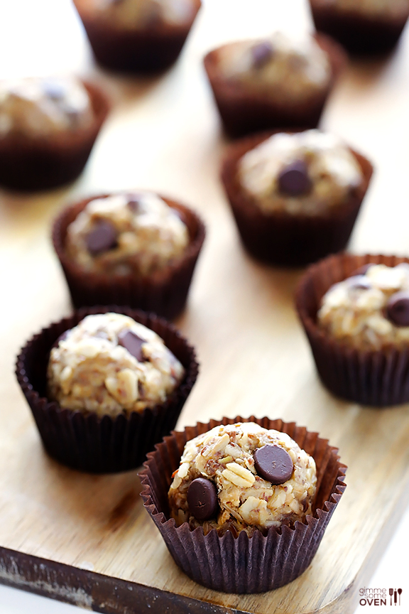 cashew-dark-chocolate-energy-bites-6