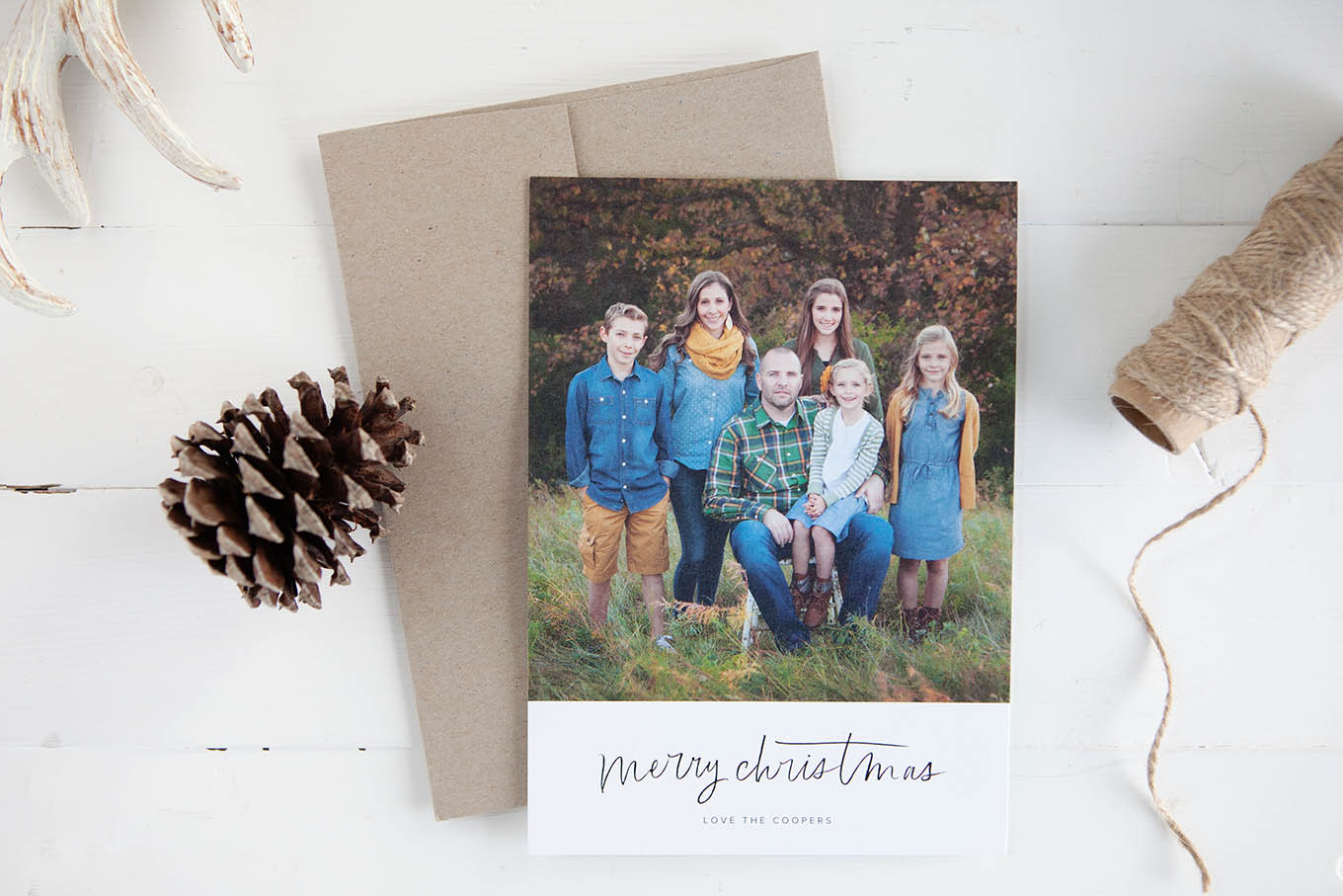 In this day of instant messages and overflowing inboxes, a handwritten card can mean so much. Sending heartfelt holiday cards is a tradition worth holding onto.