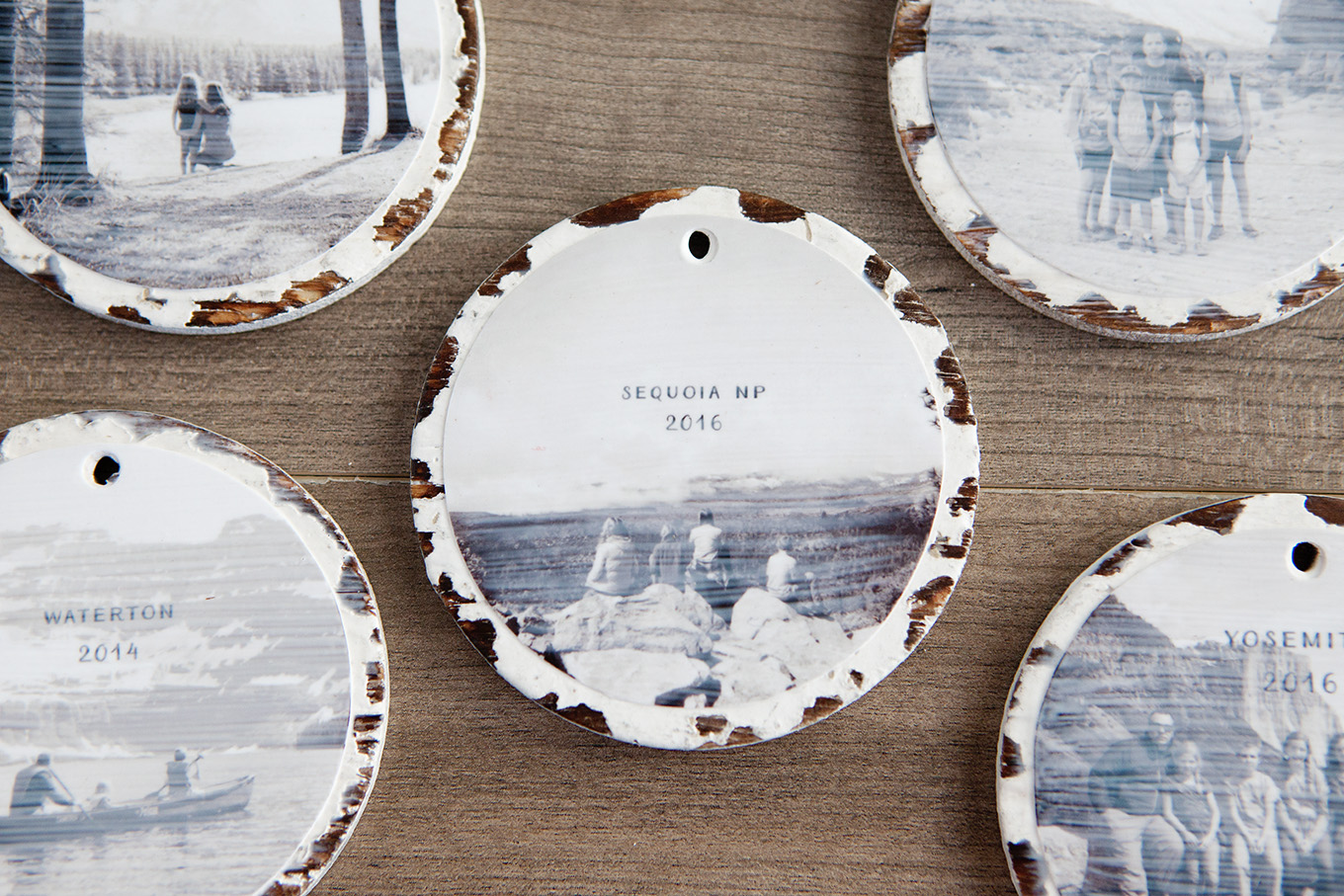 Trim the tree with these 10 minute photo keepsake ornaments. They take no time at all to make and it will mean so much to fill the tree with family memories.