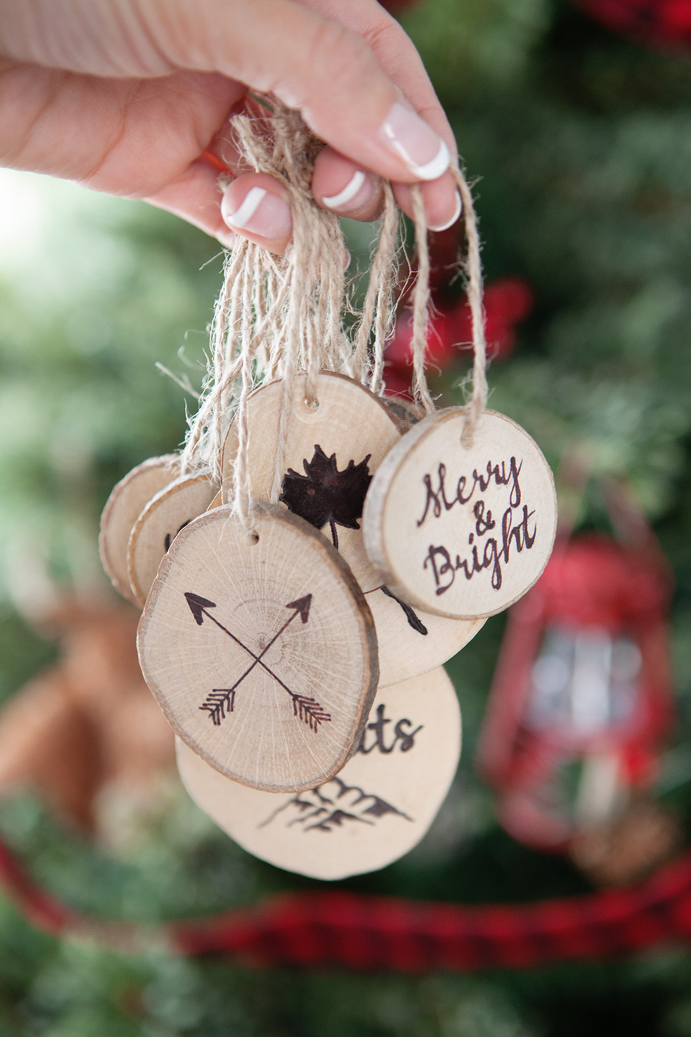 Create faux wood burned Christmas tree ornaments without any special tools. Complete how-to instructions including printable templates to make these easy, nature-inspired keepsakes.