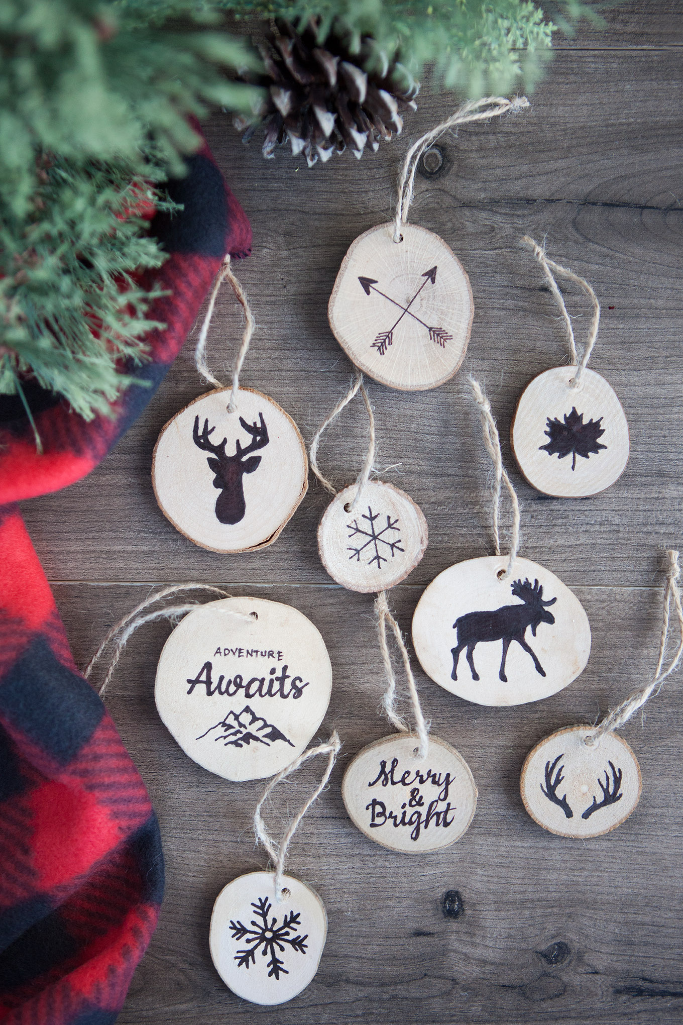 Create faux wood burned Christmas tree ornaments without any special tools. Complete how-to instructions including printable templates to make these easy, nature-inspired keepsakes.