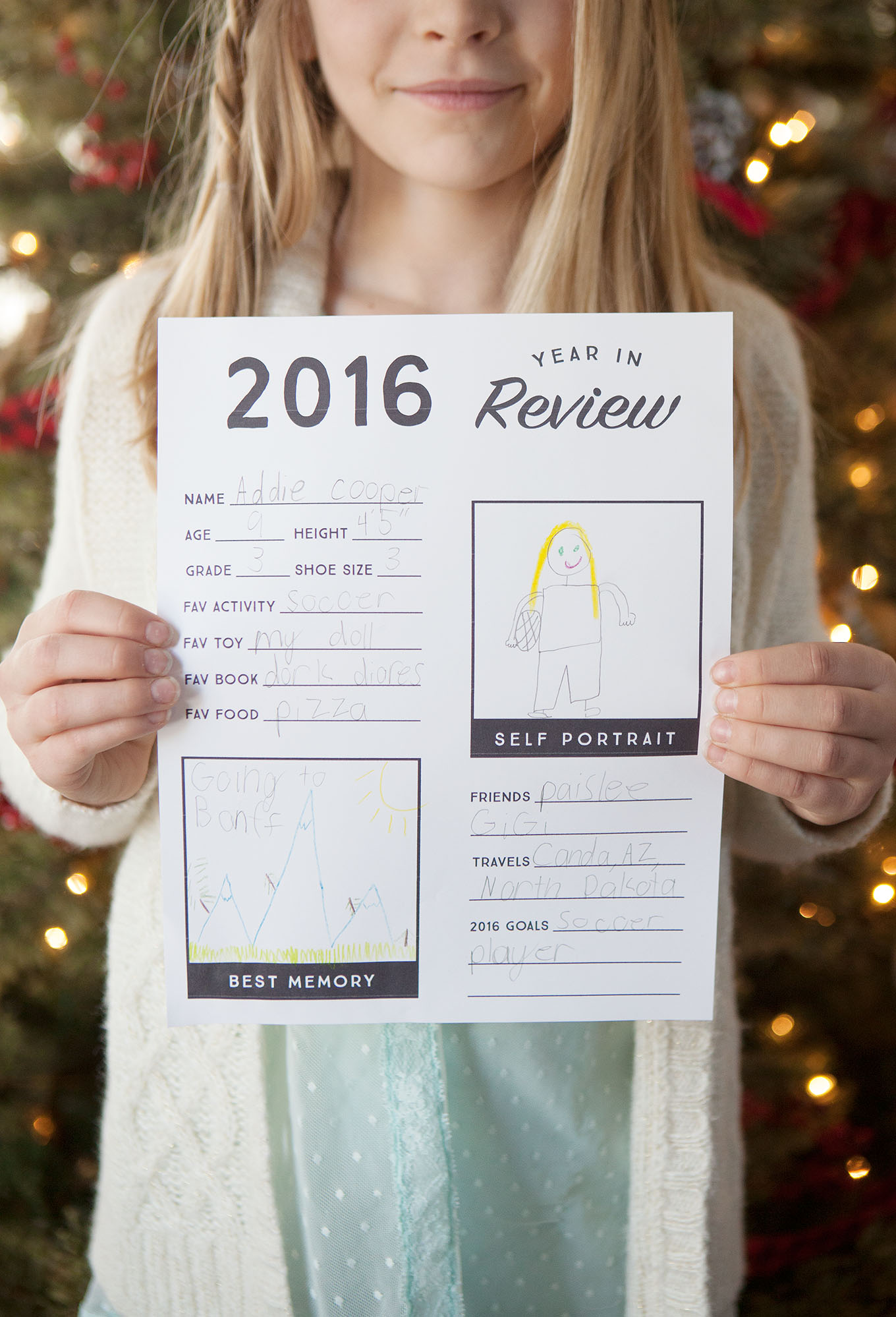 This free printable year in review sheet gives kids a chance to reflect on their favorite memories from the past year and look ahead to new goals and adventures in 2016!