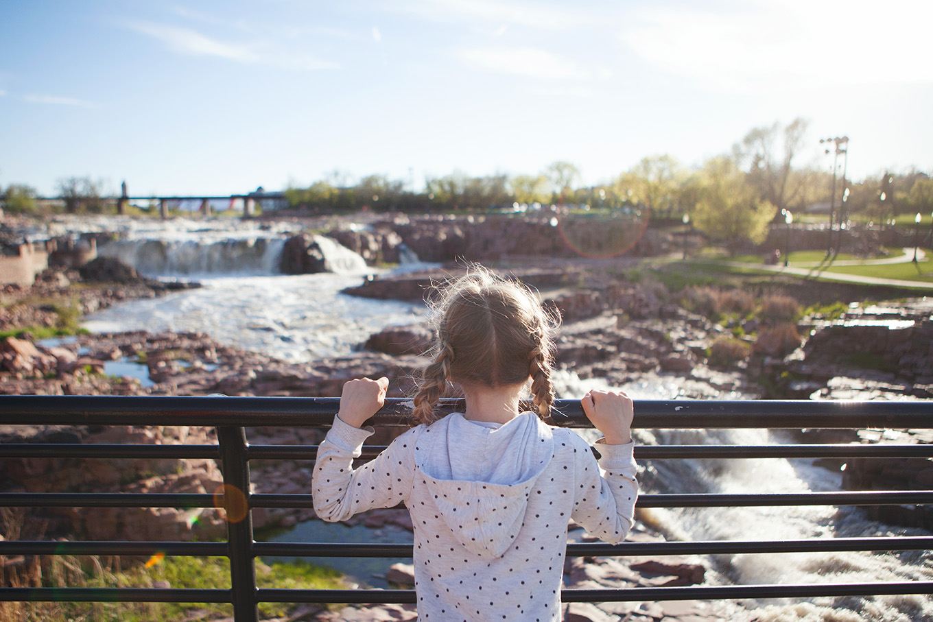 Local travel is fun and affordable! If you're in the area, South Dakota has so much to offer. Here are 8 kid-friendly destinations for your South Dakota road trip.