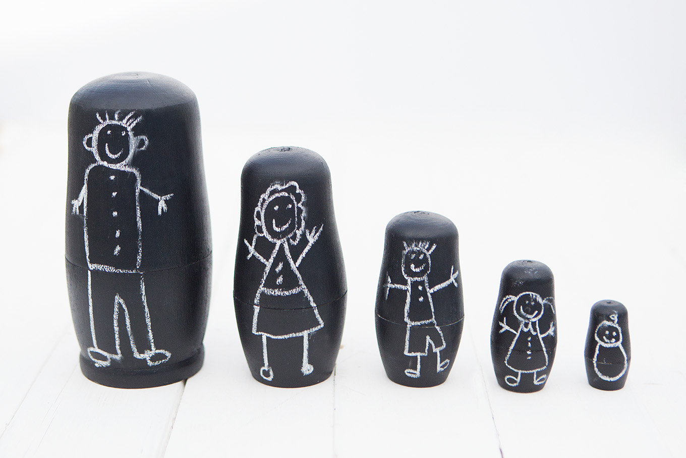 These DIY Chalkboard Matryoshka Nesting Dolls are an adorable, handmade toy your kids will love making! They can personalize the dolls again and again with nothing more than a piece of chalk.