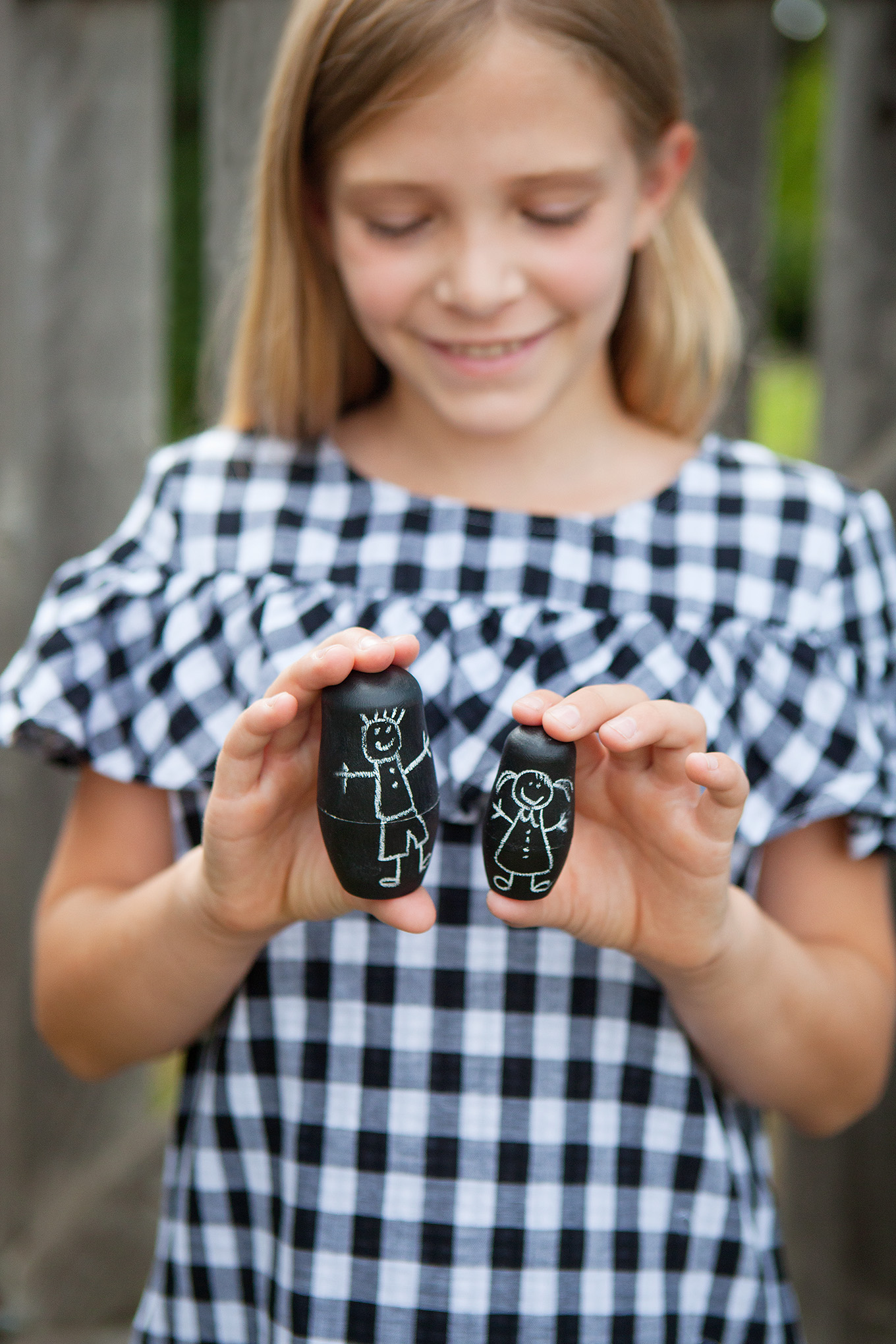 These DIY Chalkboard Matryoshka Nesting Dolls are an adorable, handmade toy your kids will love making! They can personalize the dolls again and again with nothing more than a piece of chalk.