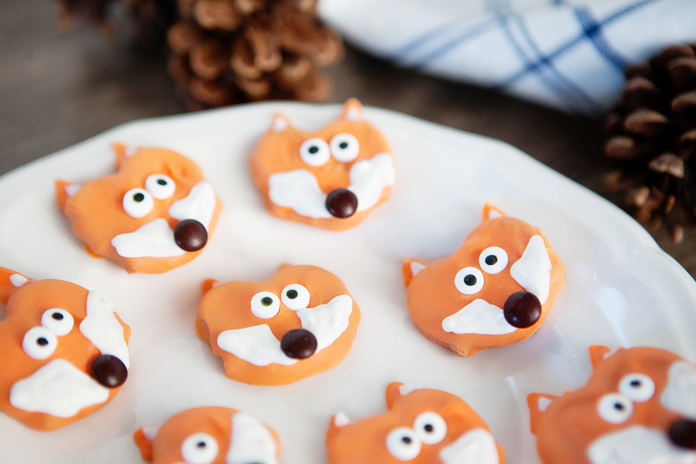 The cutest little chocolate covered fox pretzels. A delicious fall treat that can be made in just a few minutes!