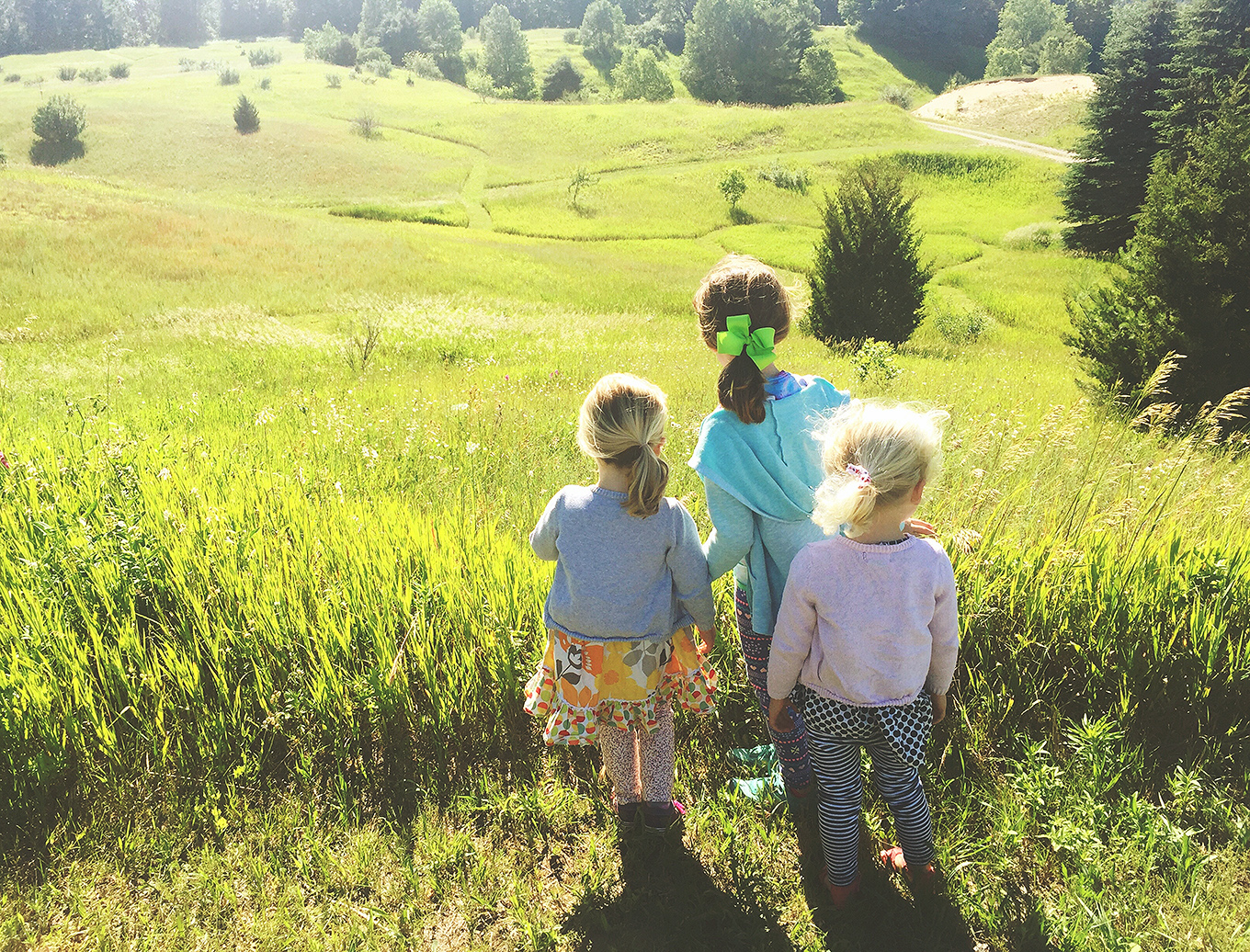 When kids spend time outside they build confidence, become more creative, and grow closer to their families. Here are 5 tips to get your kids out in nature.