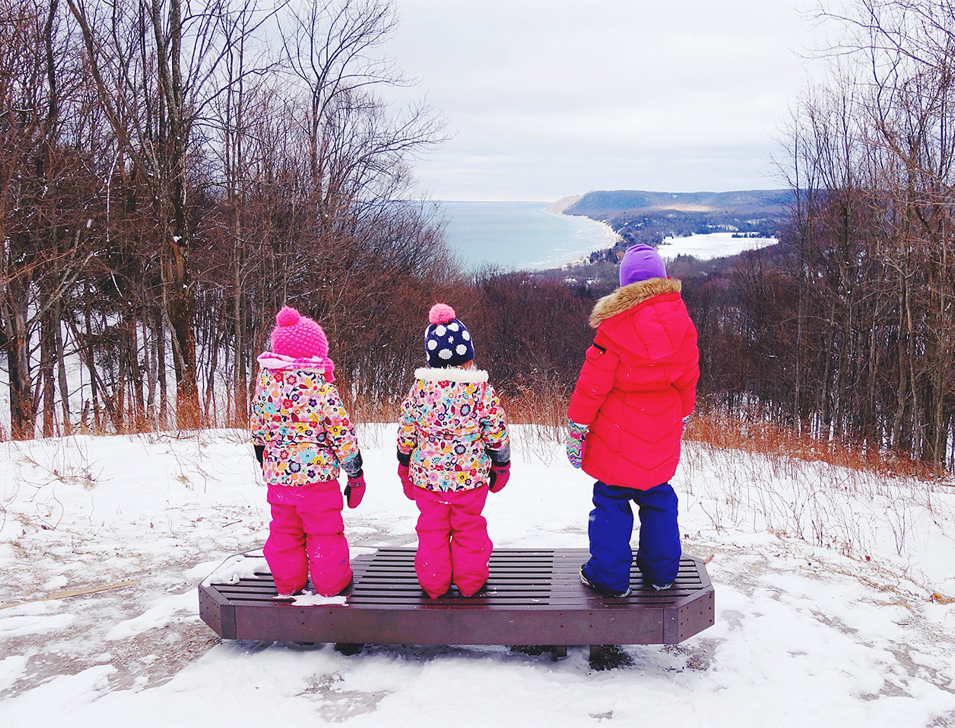 When kids spend time outside they build confidence, become more creative, and grow closer to their families. Here are 5 tips to get your kids out in nature.