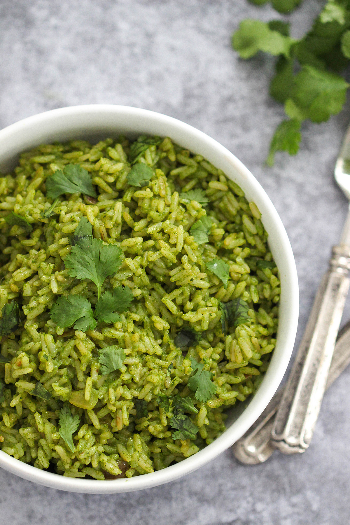 Mexican Green Rice (Arroz Verde) Recipe. Easy to prepare and delicious, this classic Mexican side dish is another great way to incorporate an extra serving of veggies into your family's next meal!