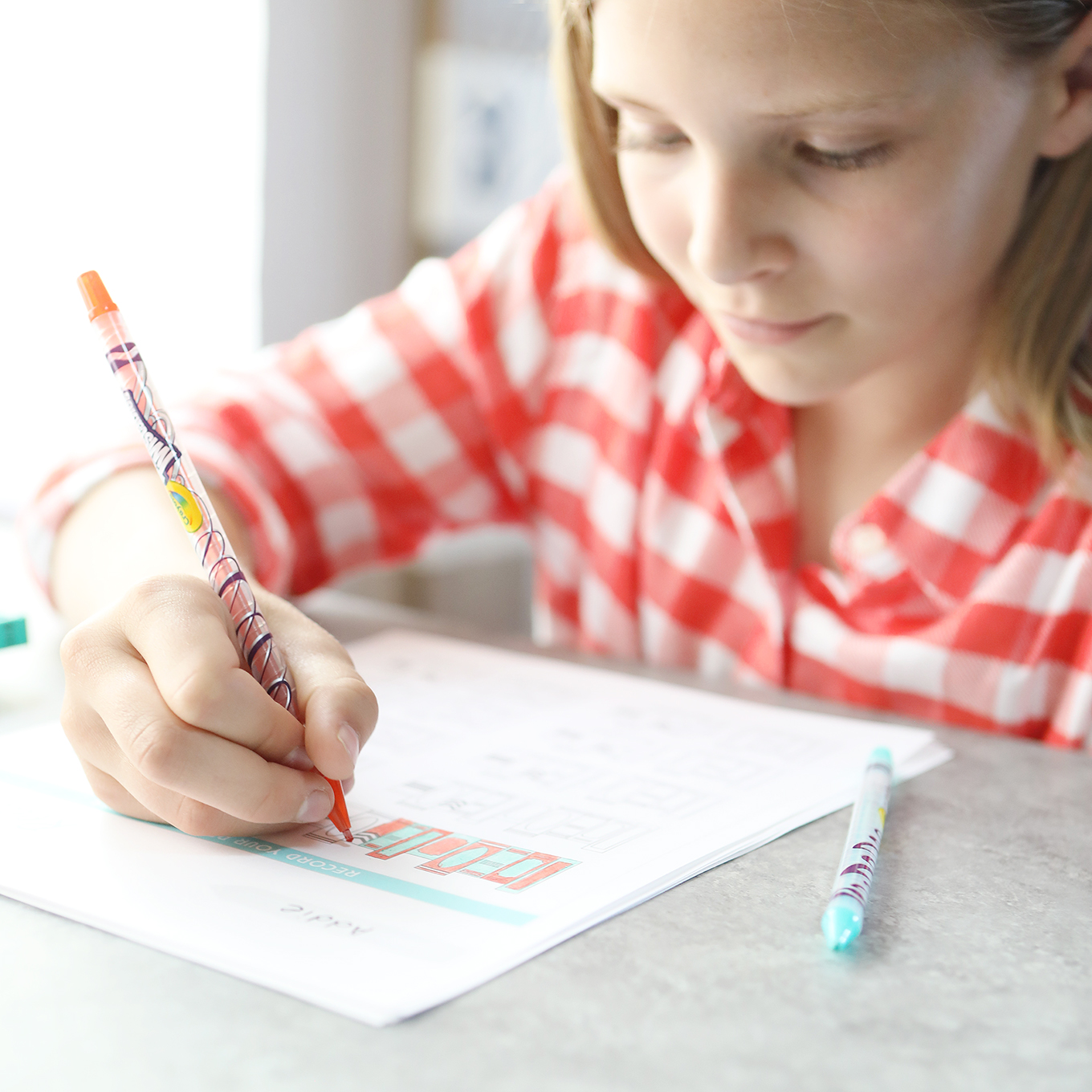 Mom's Summer Reading Challenge is a fun way to get your kids excited about reading all the books this summer! Use our printable reading log and the ideas in this post to encourage your kids to meet their reading goals.