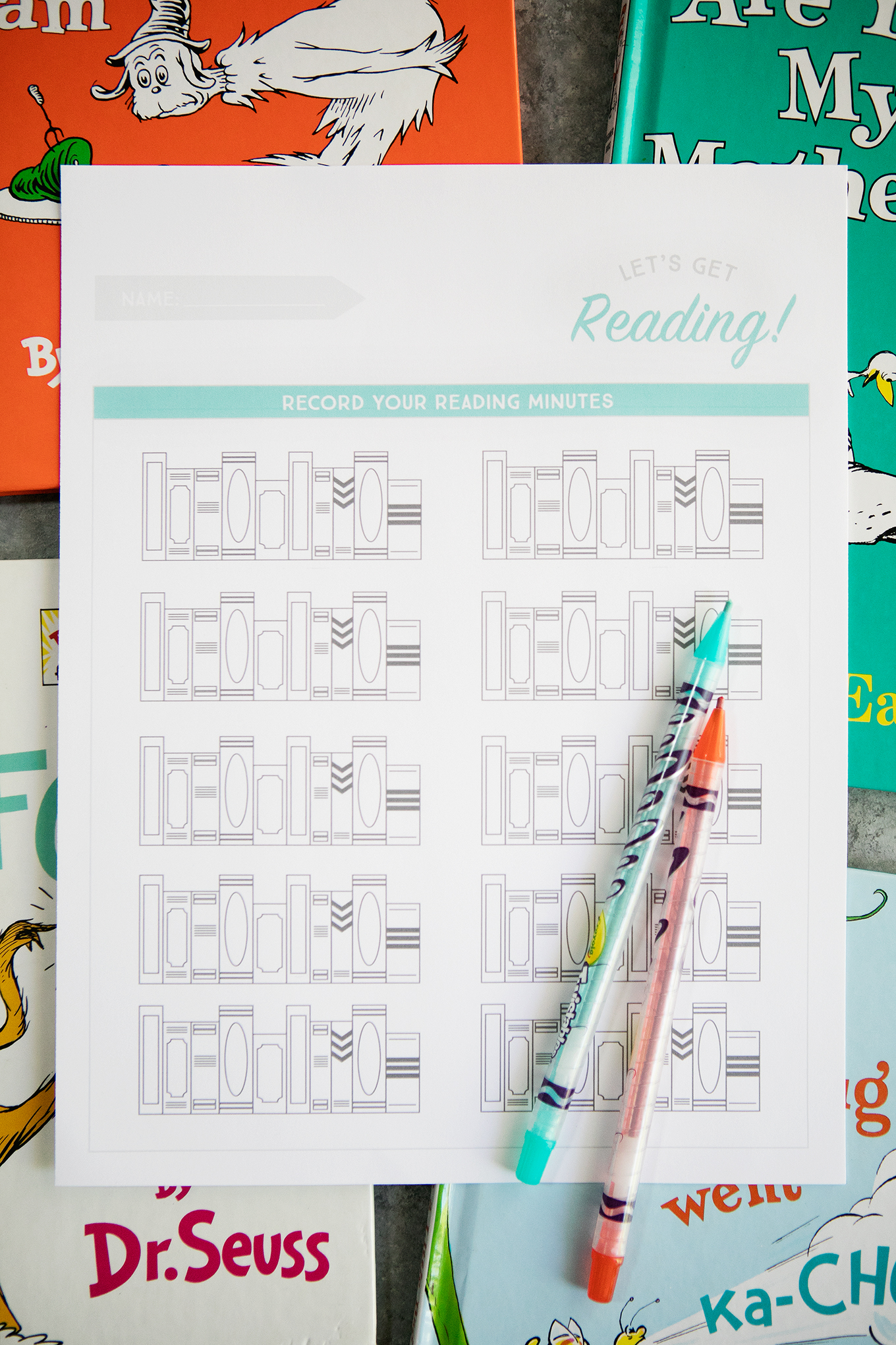 Mom's Summer Reading Challenge is a fun way to get your kids excited about reading all the books this summer! Use our printable reading log and the ideas in this post to encourage your kids to meet their reading goals.